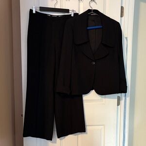 Ellen Tracy Elegant Black Women's Pantsuit